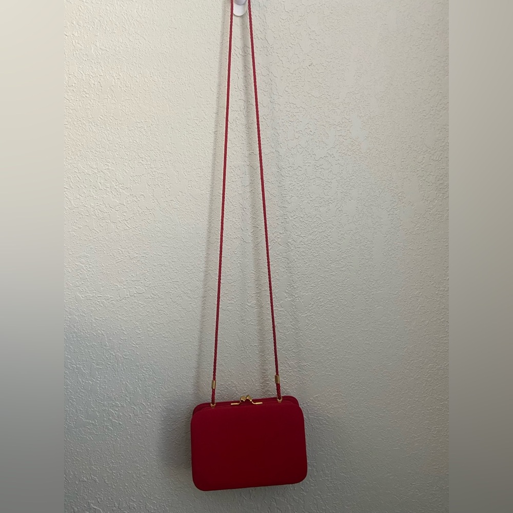 Vintage Elegant Red Clutch/ Crossbody Bag Gold Tone Hardware - Picture 5 of 16